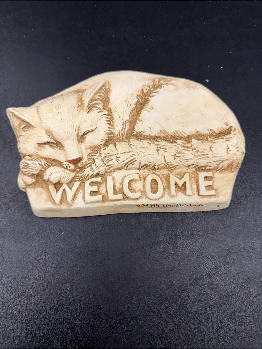 The Stone Bunny Cat Welcome Sign Plaque Vintage Excellent Condition